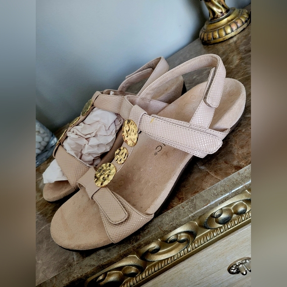 Vionic Shoes - VIONIC Farra Women's Supportive Sandals Velcro Lizard Skin Natural/Gold US 10